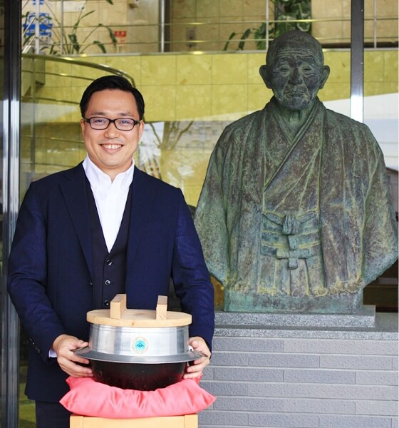 代表取締役　服部俊男
